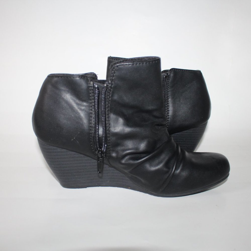 Black wedge boots